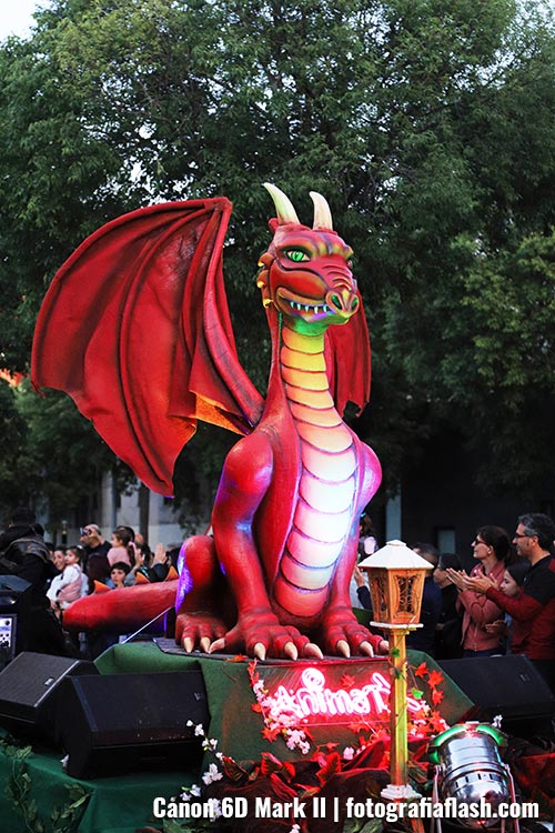 Dragón del desfile de San Jorge